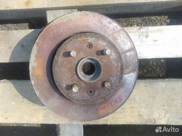 Поворотный кулак передний левый Kia Shuma 2