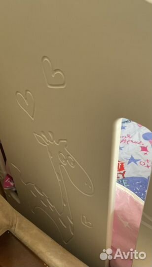 Детская кроватка с маятником