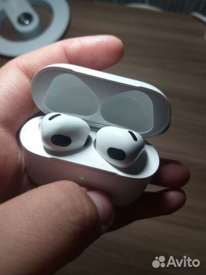 Беспроводные наушники apple airpods