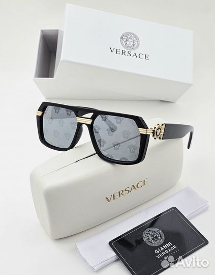 Солнцезащитные очки versace