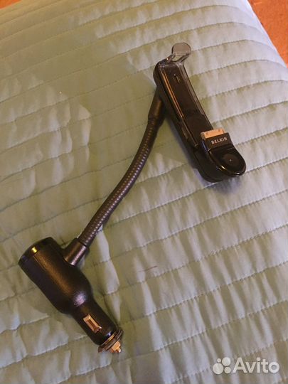 Автомобильная зарядка для iPhone 4 новая