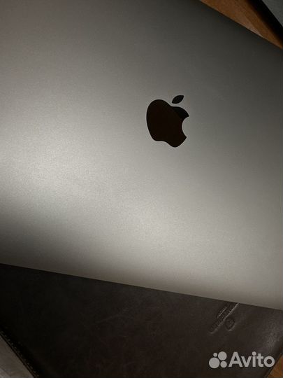 MacBook Pro (13-inch, 2019, Two Thunderbolt 3 por