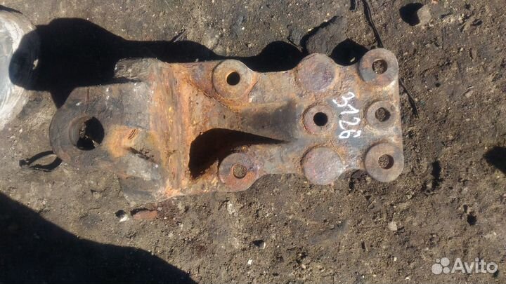 Кронштейн крепления передней рессоры Volvo F12