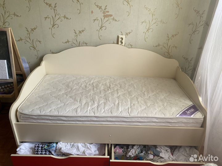 Детская кровать + дом