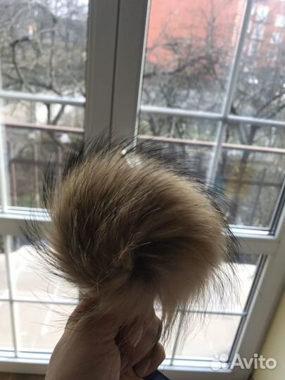 Помпоны натуральные енот на ленте