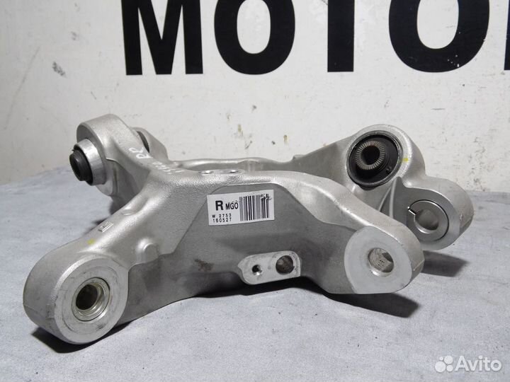 Кулак задний правый lexus IS 2017