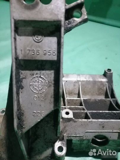 Кронштейн опоры двигателя Bmw 7 E38