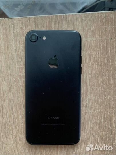 Телефон iPhone 7