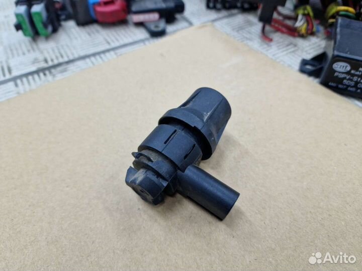 Датчик кнопка кикдаун Audi A8/S8 D2 /D3 4B0959897B