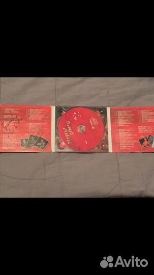 Голубые береты с автографами