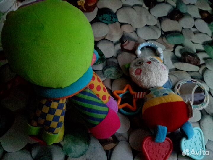 Развивающие игрушки для малышей, на кроватку или к