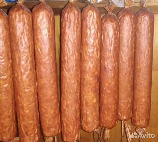 Домашняя колбаса из мяса говядины, свинины