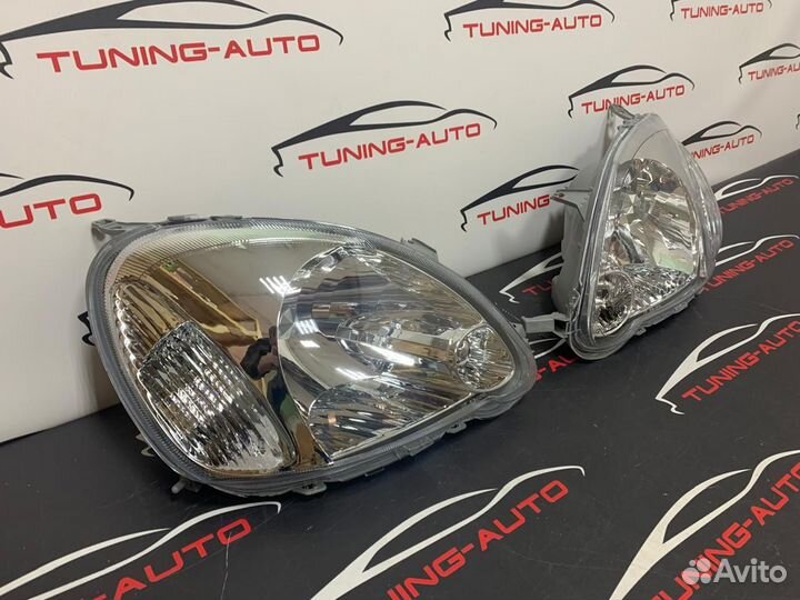 Фары RH+LH Toyota Vitz (XP10/13/15) 2002-2005 год. Комплект новые