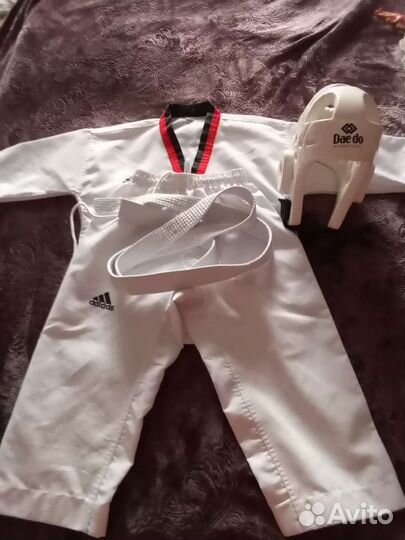 Кимоно для тхэквондо и шлем на ребенка 4-6 лет