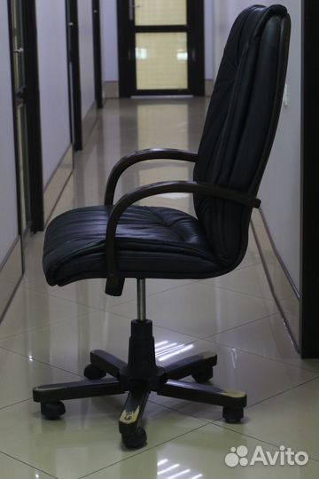Кресло руководителя кожаное