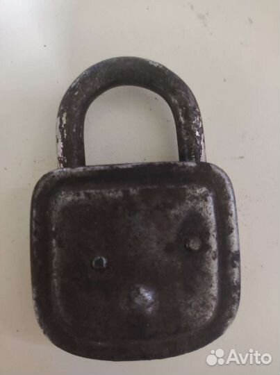 Навесной замок старинный