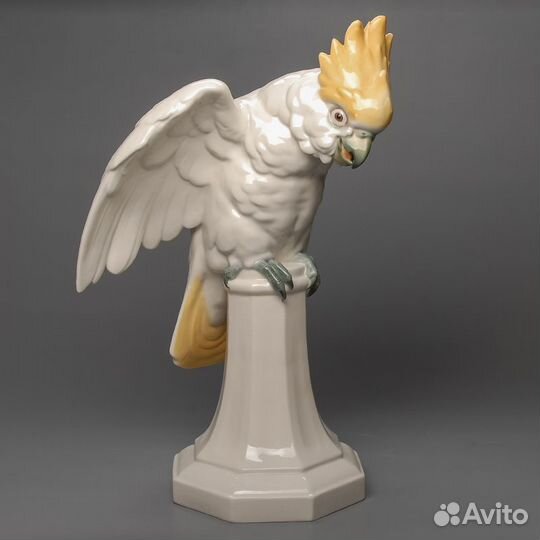 Фарфоровая статуэтка 