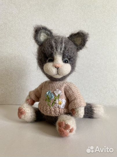 Вязаный котик игрушка в стиле Тедди