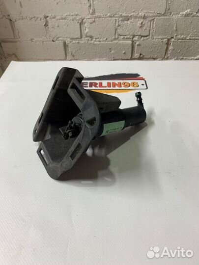 Форсунка омывателя фар левая Bmw X5 E70 N55B30