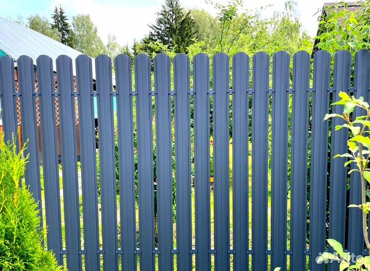 Забор из евроштакетника