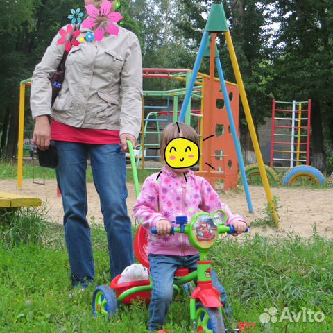 Трехколёсный велосипед с ручкой