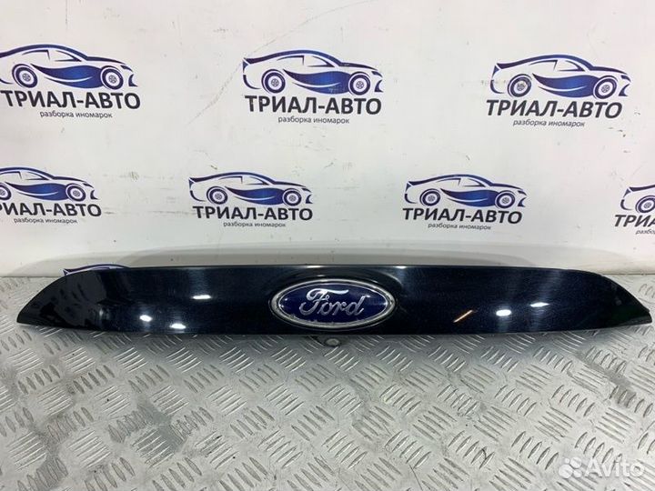 Камера + Накладка крышки багажника Ford Kuga 2 aкп