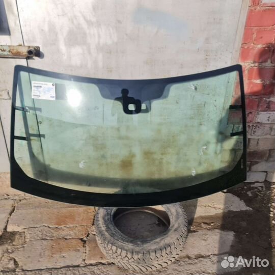 Лобовое стекло