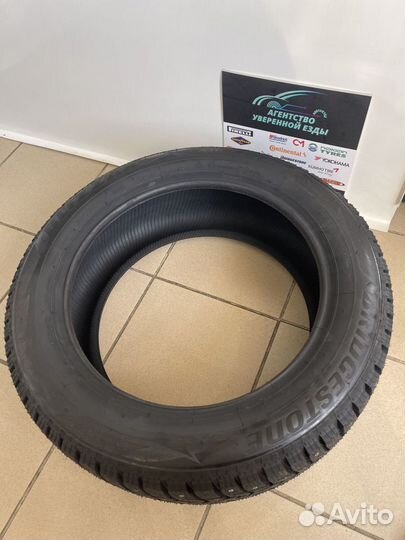 Bridgestone Blizzak Spike-02 235/45 R17 94T