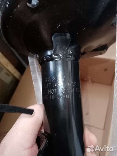 Стойка амортизатора