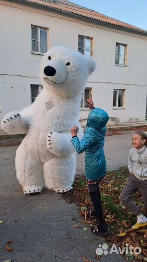 Белый мишка на праздник