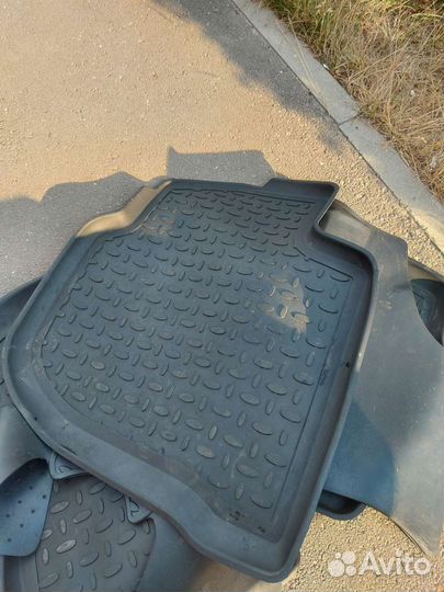 Резиновые коврики на skoda rapid