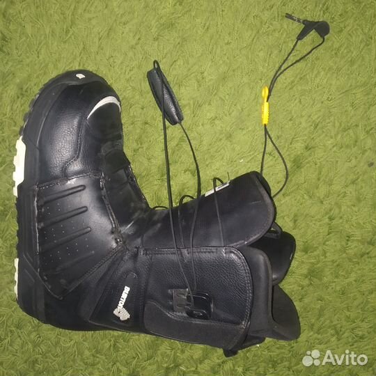 Сноуборд + крепления + ботинки