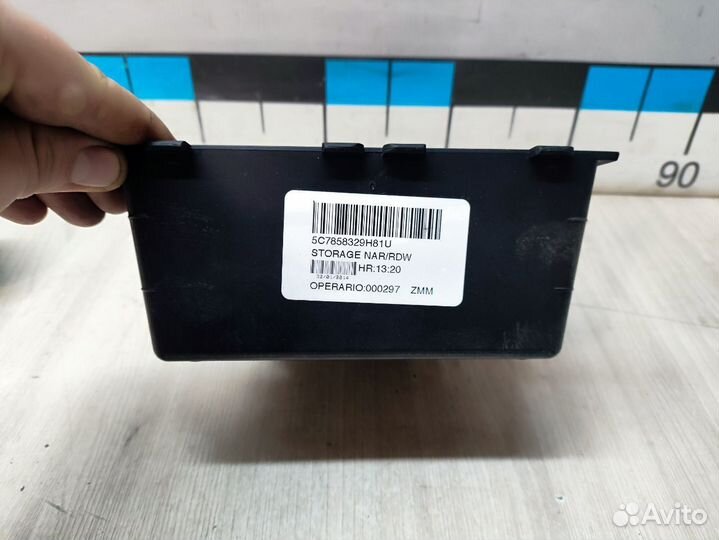 Б/У Ящик вещевой передней консоли#001