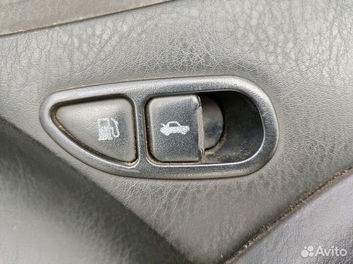 Кнопки багажника бензобака Хендай Соната еф