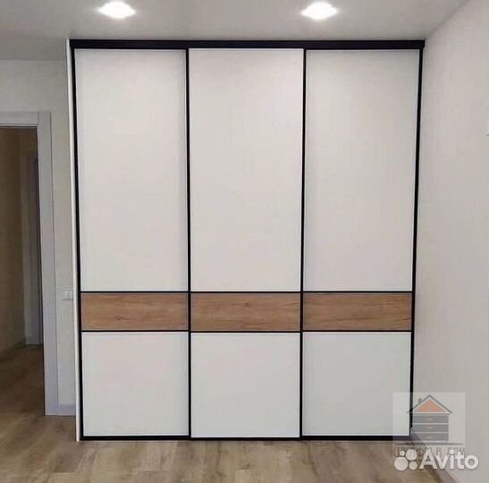 Зеркальный шкаф