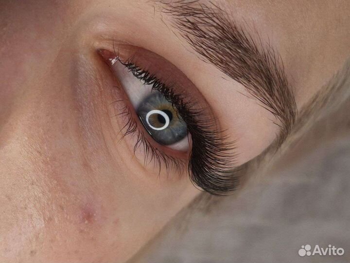 Наращивание ресницы в студии