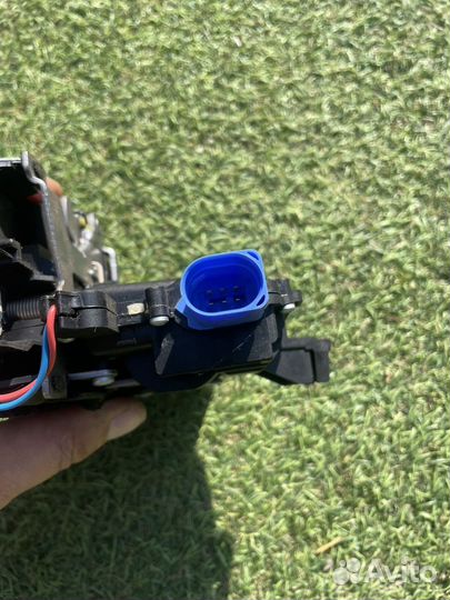 Замок задней правой двери фабия 2