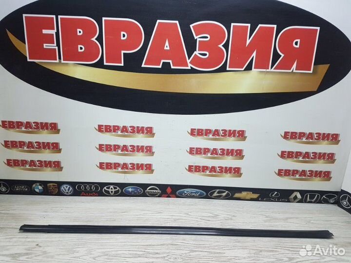 Молдинг стекла передний левый Kia Rio DC 2001