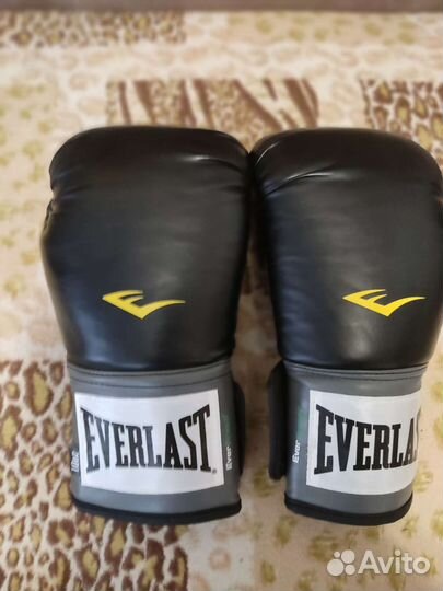 Боксерские перчатки