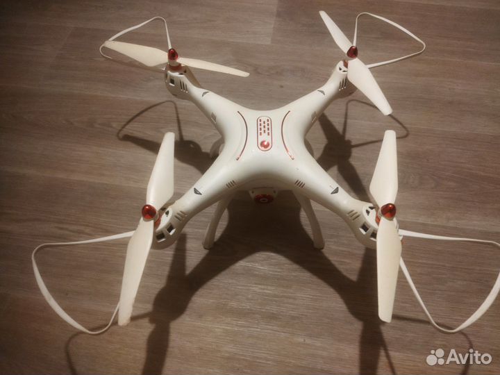 Квадрокоптер Syma X8SW