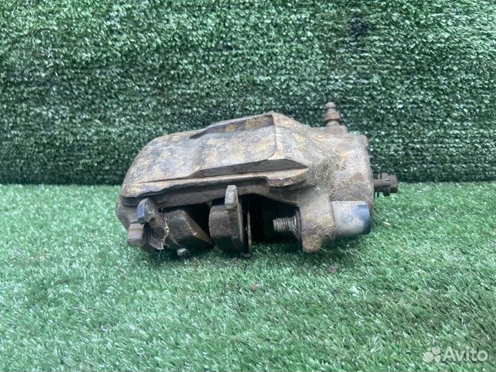 Тормозной суппорт передний правый Skoda Octavia 1