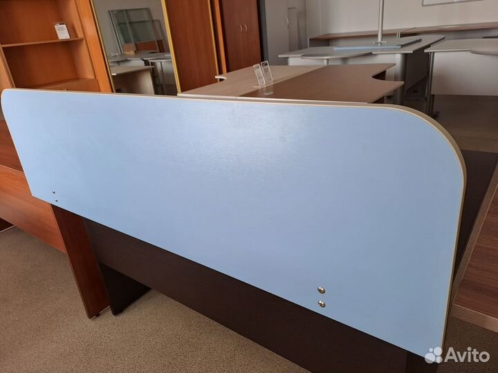 Экран- перегородка настольная