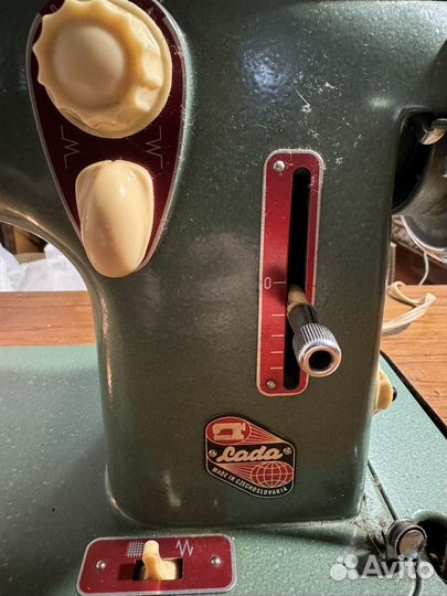 Ножная швейная машинка LADA 236