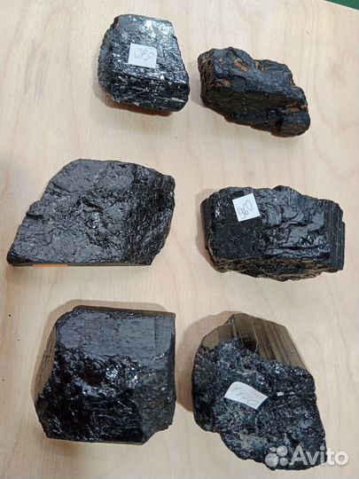 Черный турмалин шерл