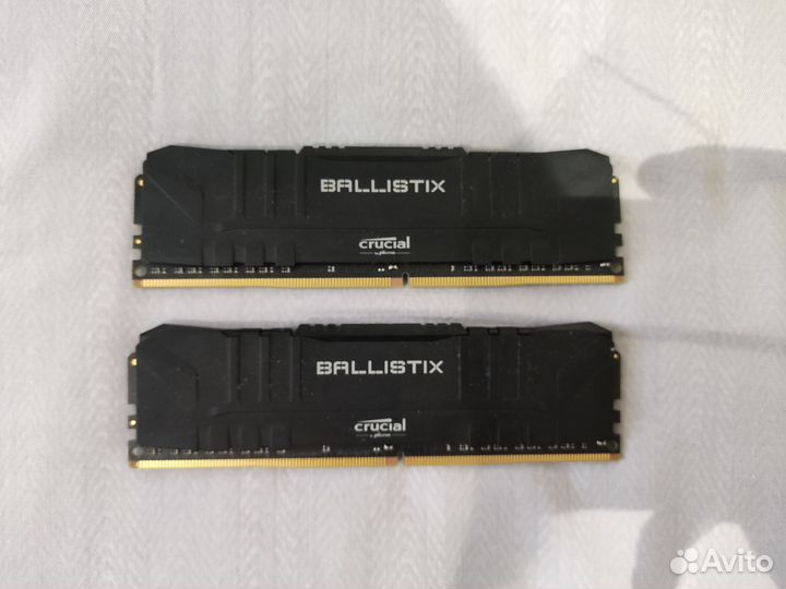 Crucial Ballistix Black DDR4 3200 16GB (8x2)