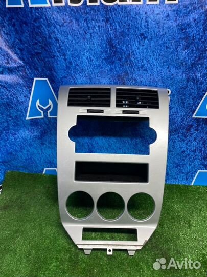 Консоль центральная Dodge Caliber PM EBA 2006