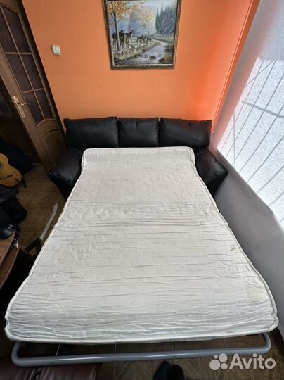 Диван кожаный