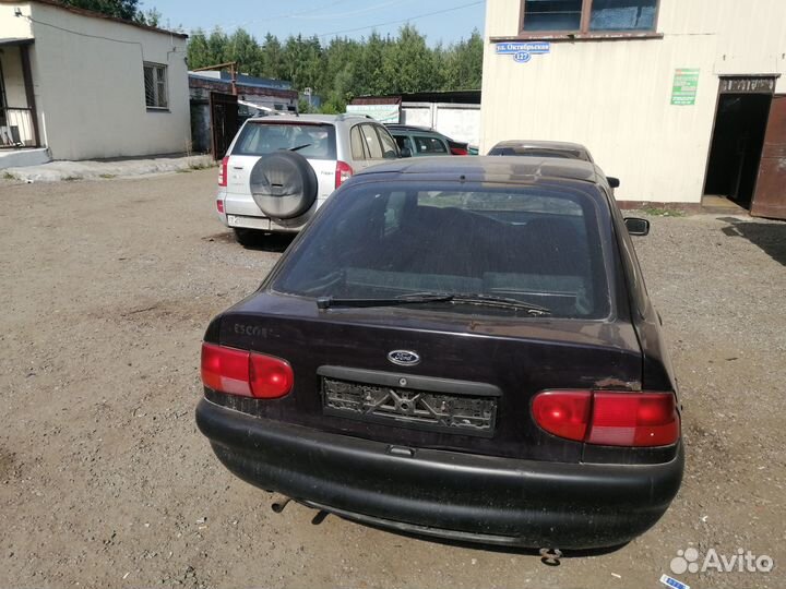 Ford escort 1997 (на разбор)