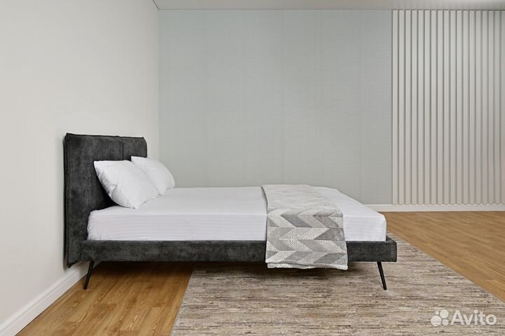 Кровать с мягким изголовьем