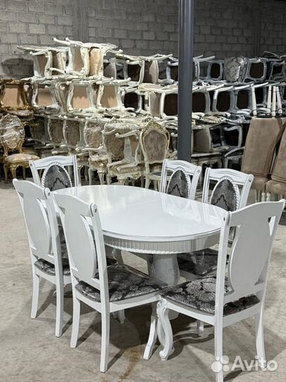 Стол и стулья